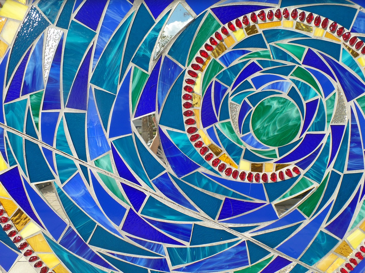 Upcycling Old Dishes: Mosaic Art Tutorial